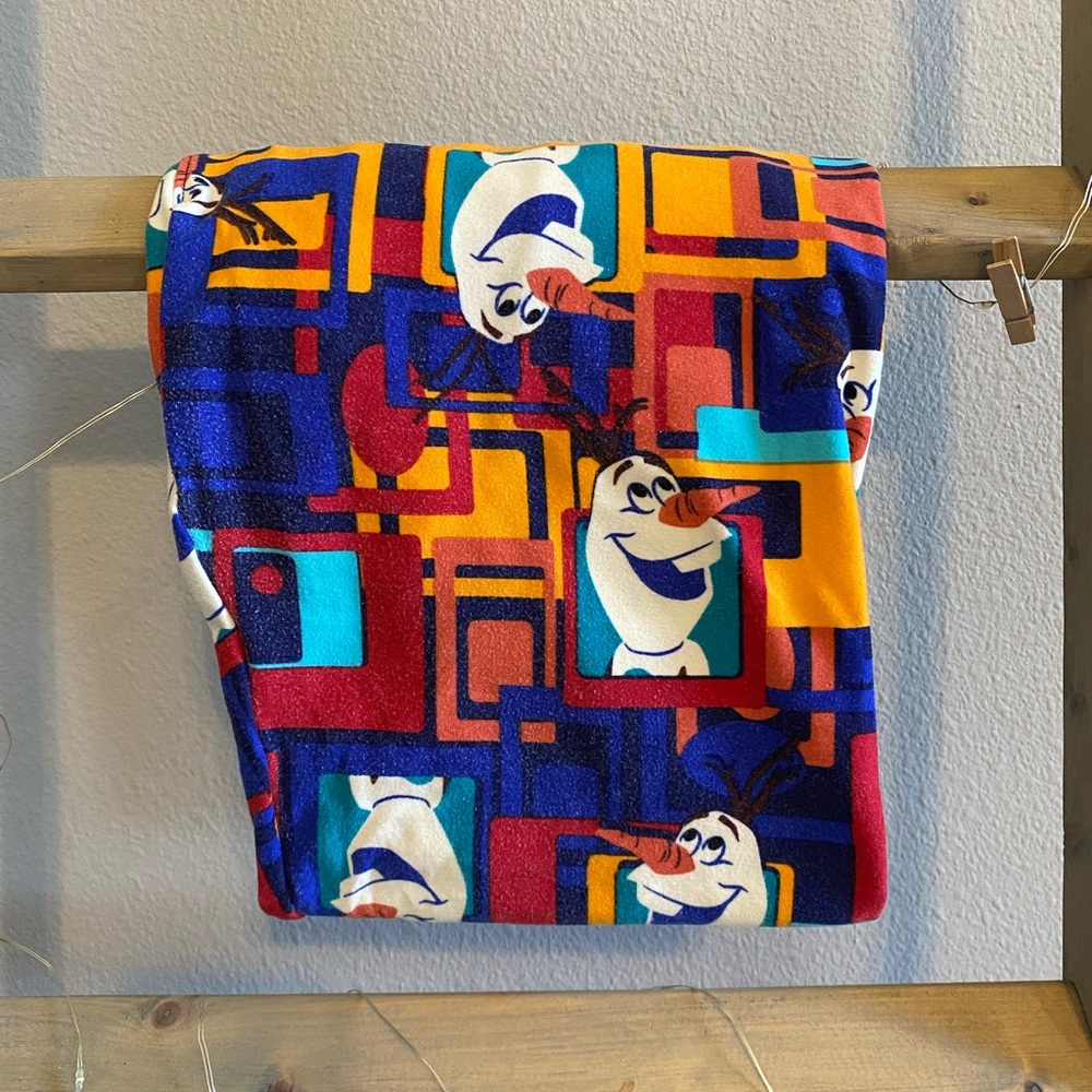 Women’s LuLaRoe Disney Olaf Leggings OS